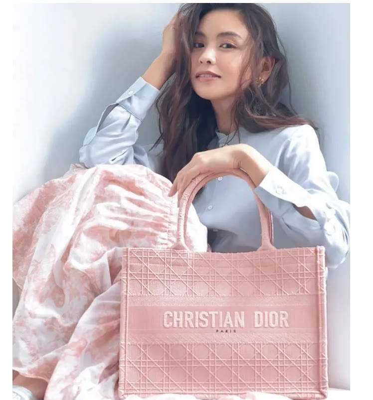 颜色 突破黑白灰,遇见最美秋季配色