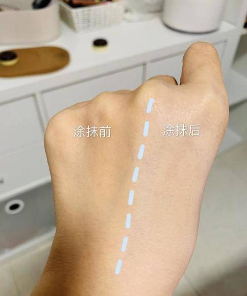 地方中年女人化妆：一个地方要白，一个地方要黑！不用装嫩，简单漂亮