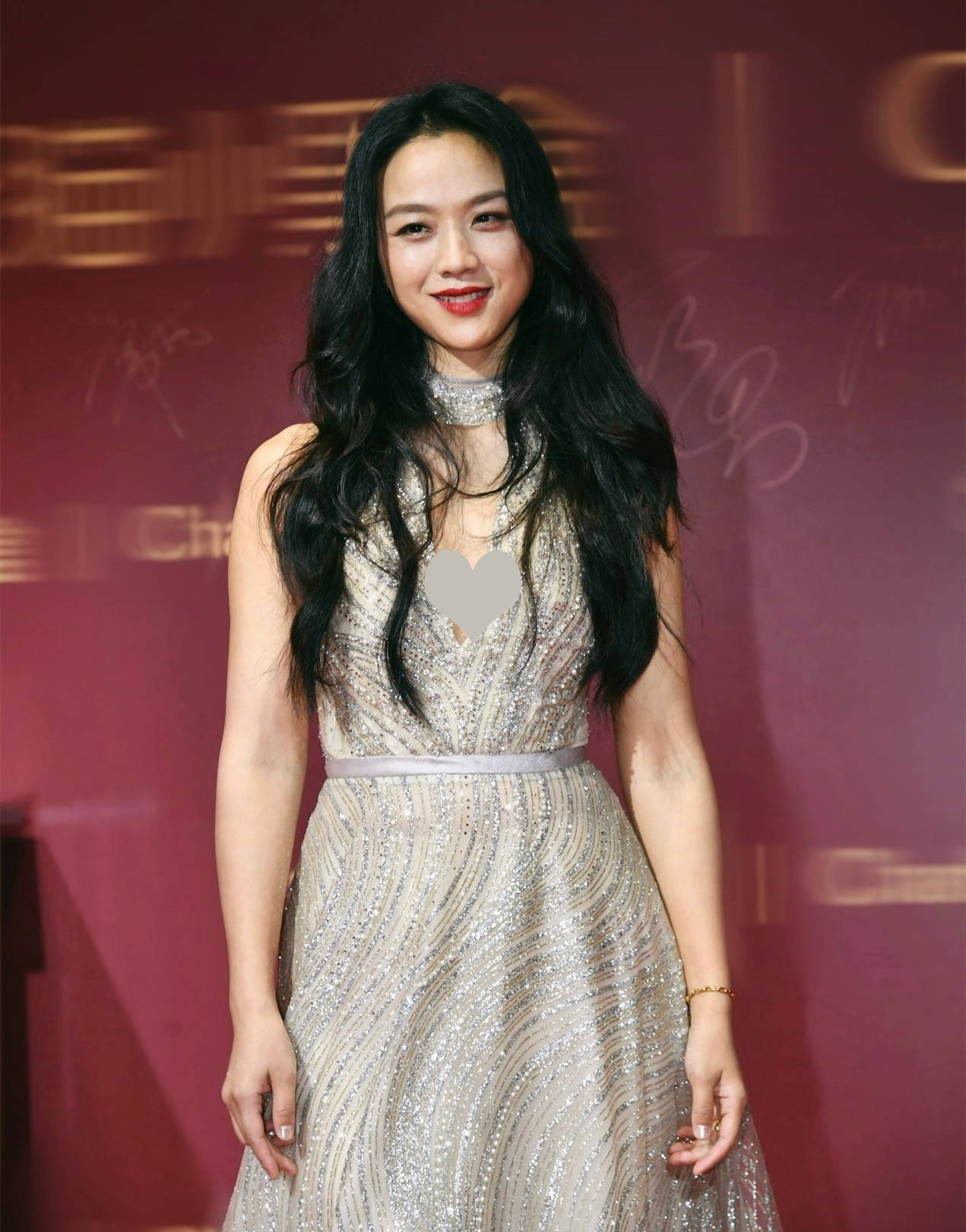 仙女 公主裙也不保险?汤唯穿仙女裙造型拖沓压比例,效果不如随性西装