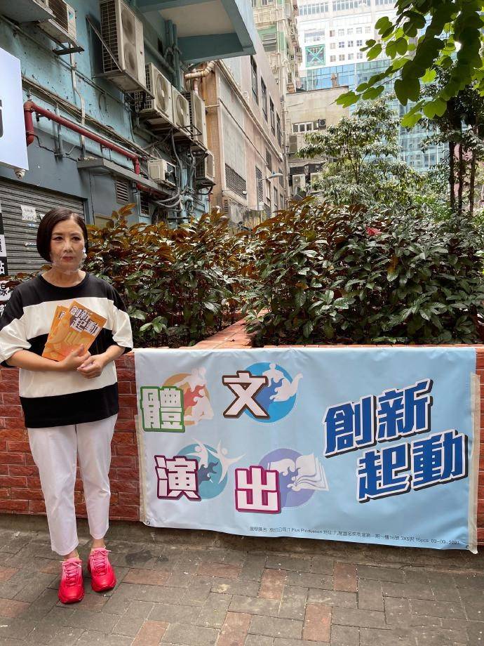 狄波拉 当74岁汪明荃与69岁狄波拉同框，才知道“自然老”也可以这么美