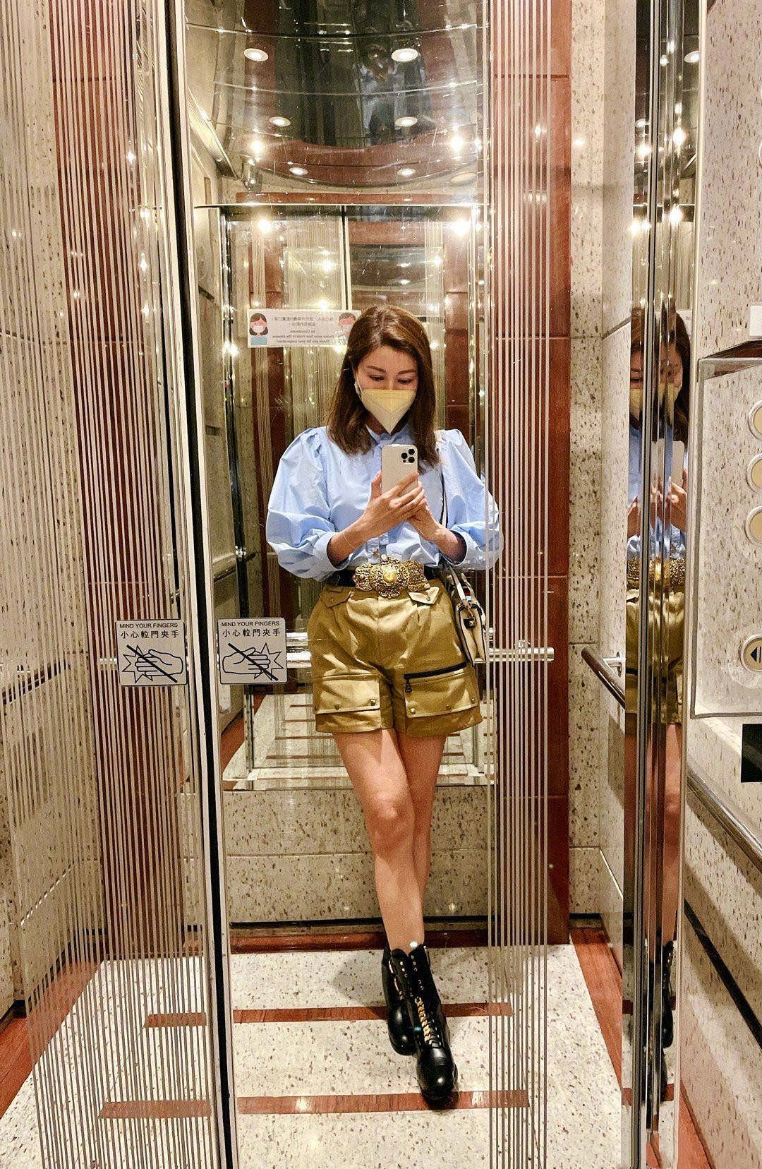 身材 51岁李嘉欣发福了，穿蓝色西装胖一圈，系腰带腰围快成郑秀文2倍
