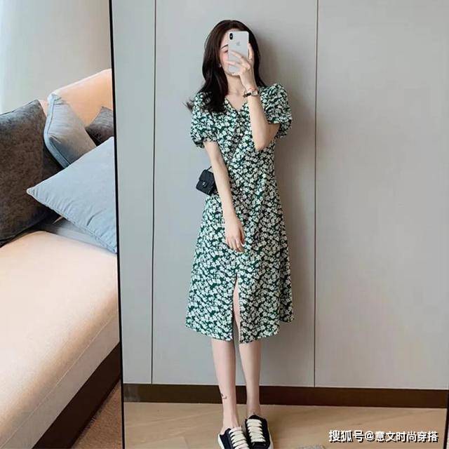 李一桐 碎花裙真的很挑人,一不小心就穿出了“翠花”既视感,你选对了吗