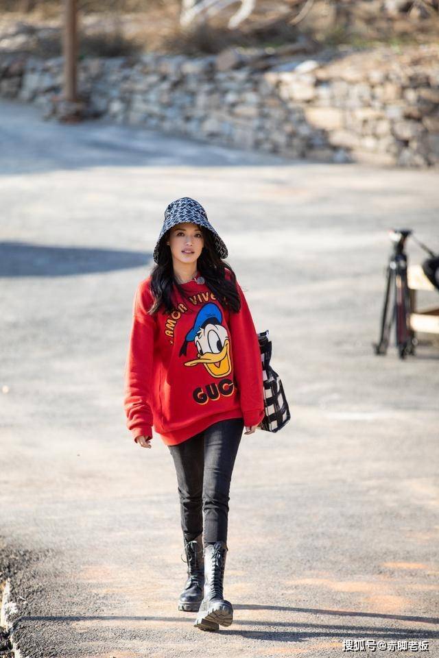 舒淇越 舒淇越保守越高级，穿白衬衫配西装裤高级大气，满满的国际范