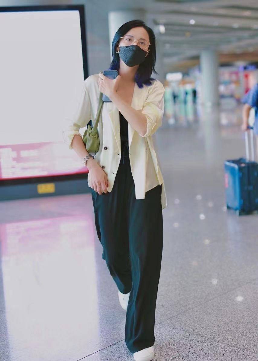 黑色 被称为行走的时尚种草机,高级感十足的姚晨,的确有这底气