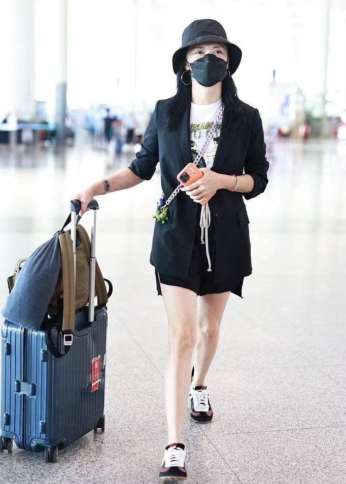 黑色 被称为行走的时尚种草机,高级感十足的姚晨,的确有这底气