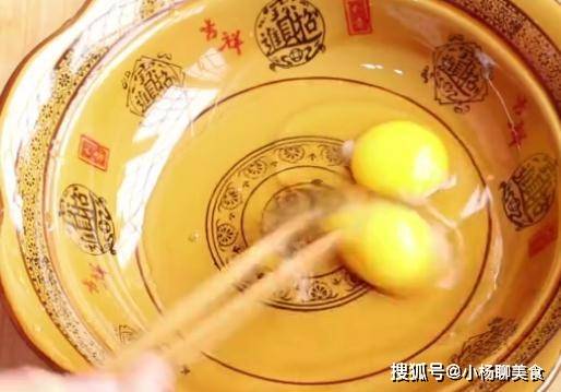 牛奶|早餐这样做，孩子三天两头点名要吃，不揉面不发面，比蛋糕还香