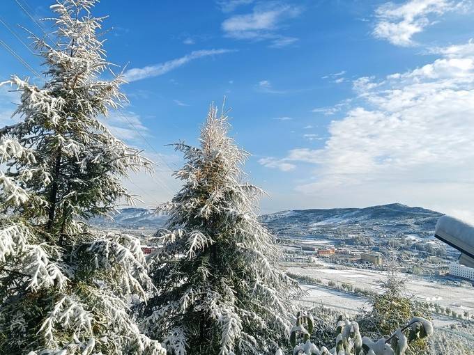 2021年初雪已到货!法台山雪景刷屏,美到窒息.