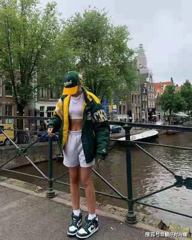 显得 早秋时髦穿搭之复古叠穿，小个子也能轻松驾驭，快快学起来