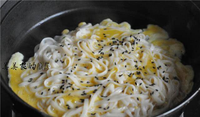 煎饼|比煮面条入味,比煎饼柔软,早餐就吃它,10分钟上桌超简单!