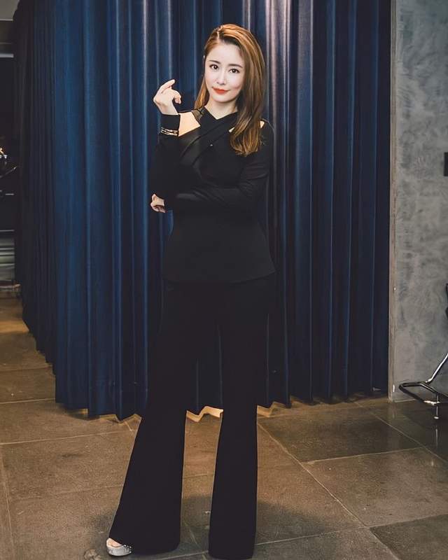 霍建华 林心如久违的红毯,染黄发穿开叉礼服优雅知性,霍建华福气不浅