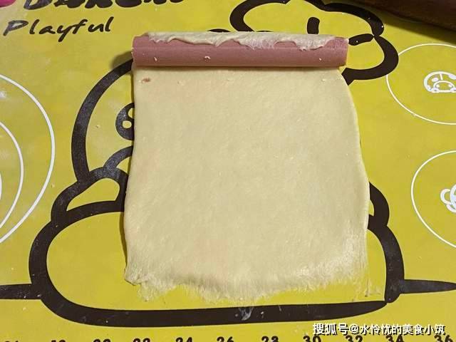 调整|可可爱爱の小花香肠面包，造型简单还好看！小朋友绝对喜欢