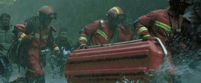 小洪|跪久了，所以《峰爆》活该被吐槽？