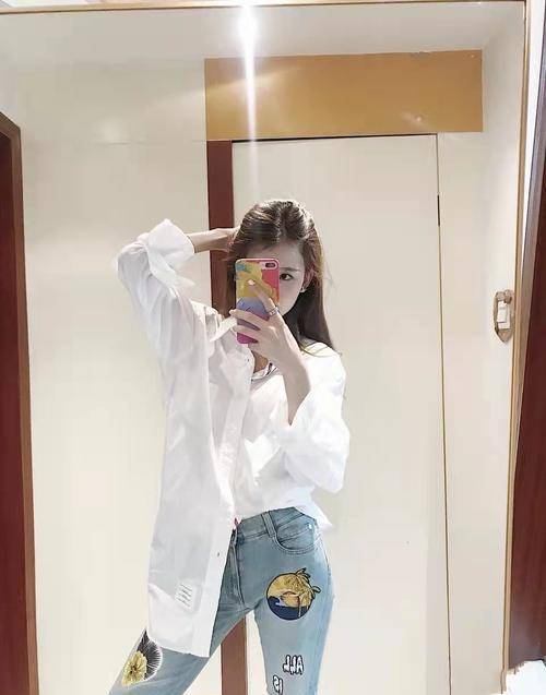 牛仔 《少年派2》赵今麦穿白衬衫配海蓝色牛仔短裤特显清纯时尚