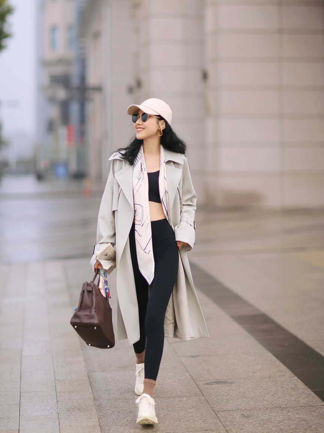 身材 风衣到底有多百搭?连帽卫衣、高领毛衣、衬衫都能配,高级洋气