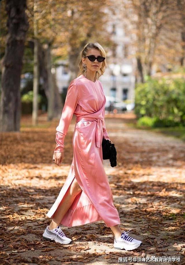 萨拉·米凯拉 顶峰模特 | 身高不够，穿搭来凑_小个子女生时尚穿搭指南