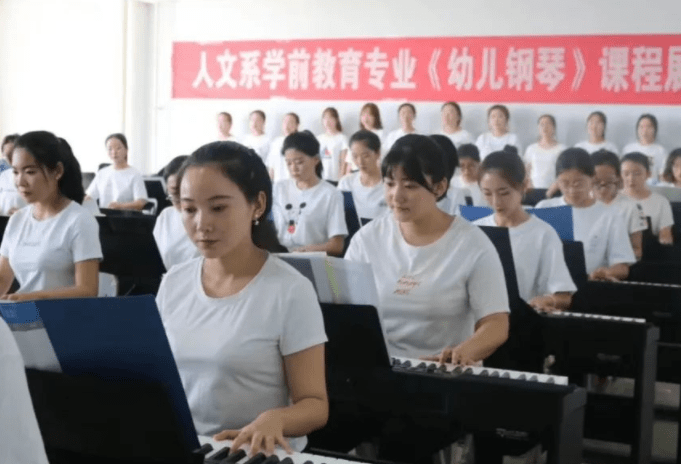 方向|学前教育专业除了当幼儿园老师，还有别的出路，毕业生应提早准备