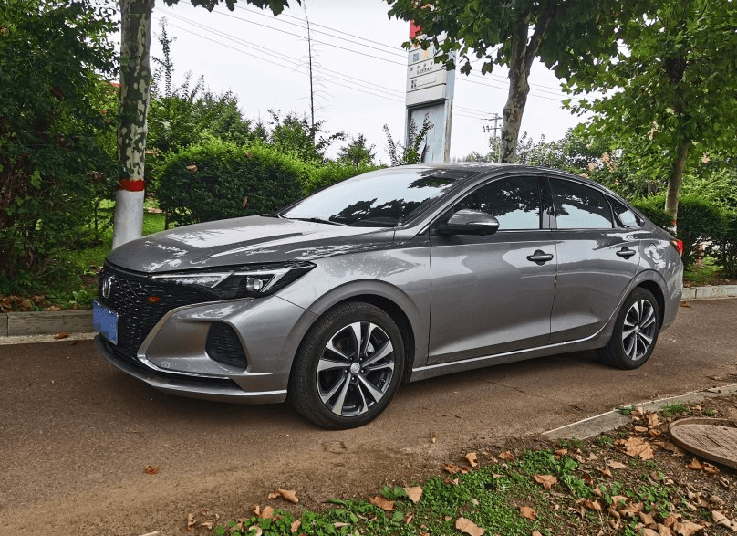 城市通勤"黑武士",底盘比逸动plus高级,8万多就能开走最高配