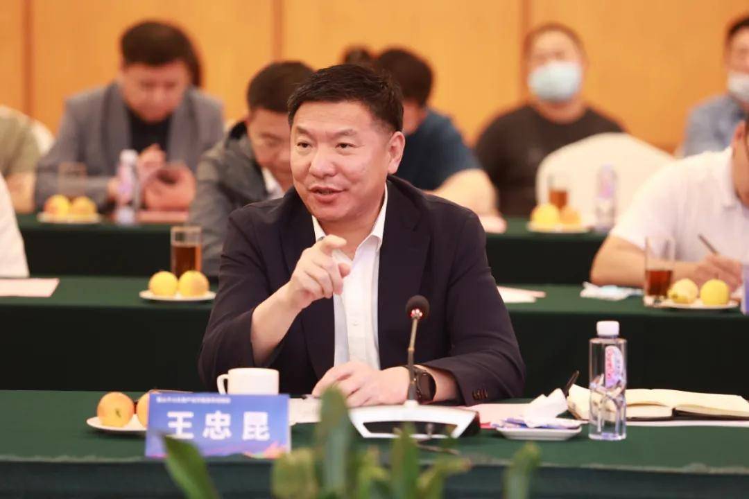 最后,鞍山市委副书记,代市长王忠昆做最后发言,他表示,鞍山不仅是钢铁