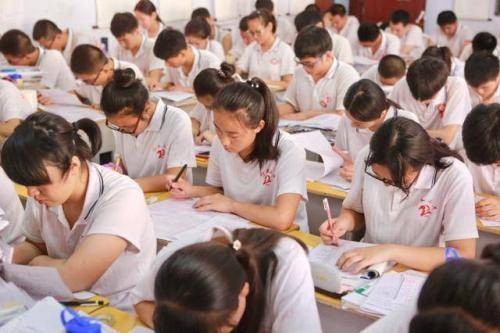大学是怎么听课的 d97f260327fb4582b5d63c081a999d39.jpeg