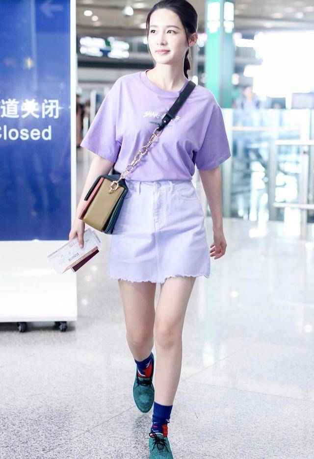 香芋 李沁的“少女感”绝了，香芋紫T恤配半身裙清新俏皮，甜美温柔