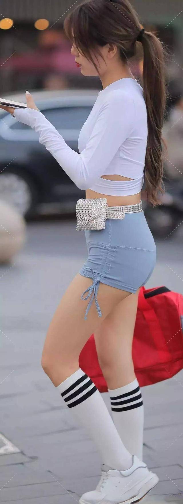 黑色 别致时髦的瑜伽裤装扮美得别致有气质,展现英姿飒爽,休闲俏皮