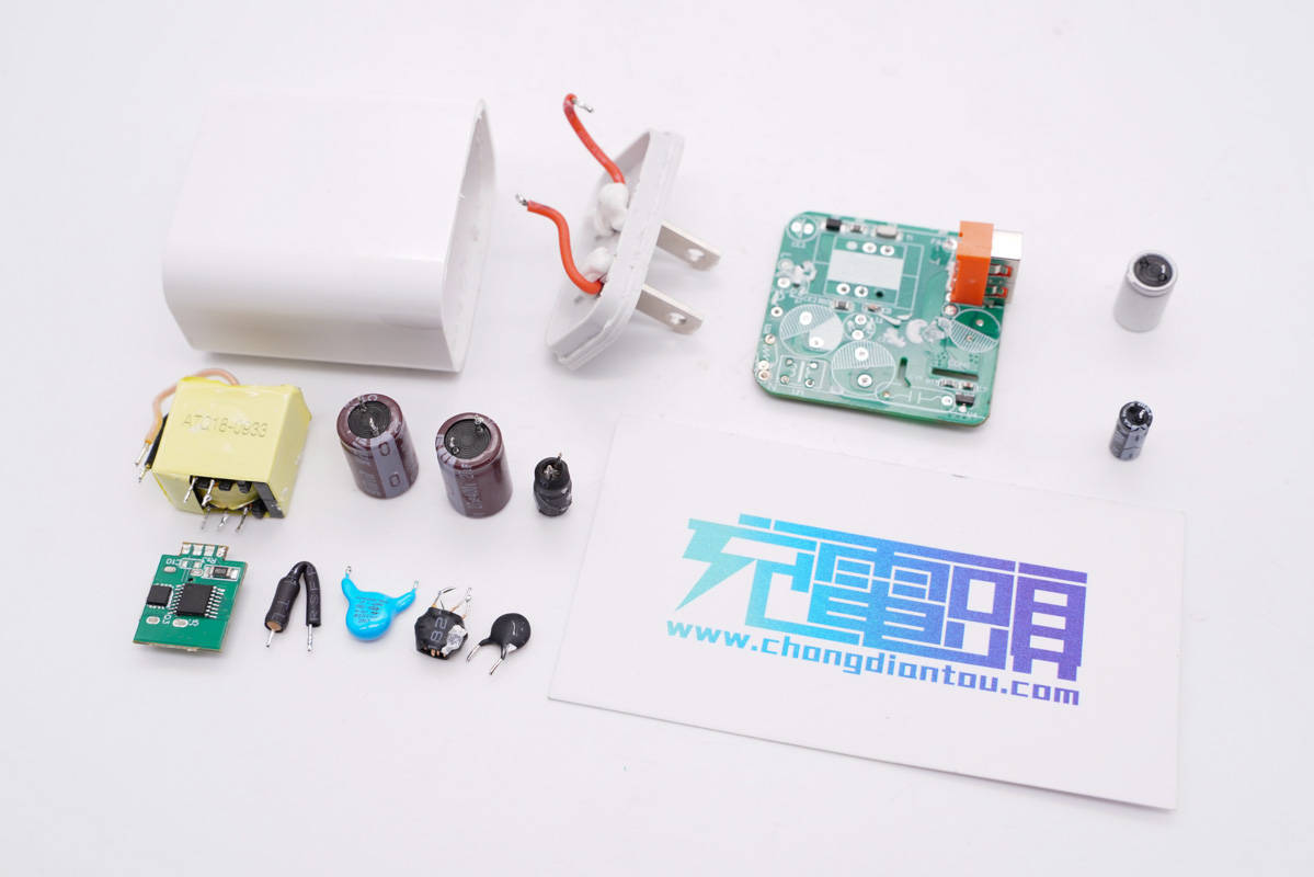 支持5-20V齐全电压档位，既可充iPhone 13又能充笔电，古石30W快充充电器拆解