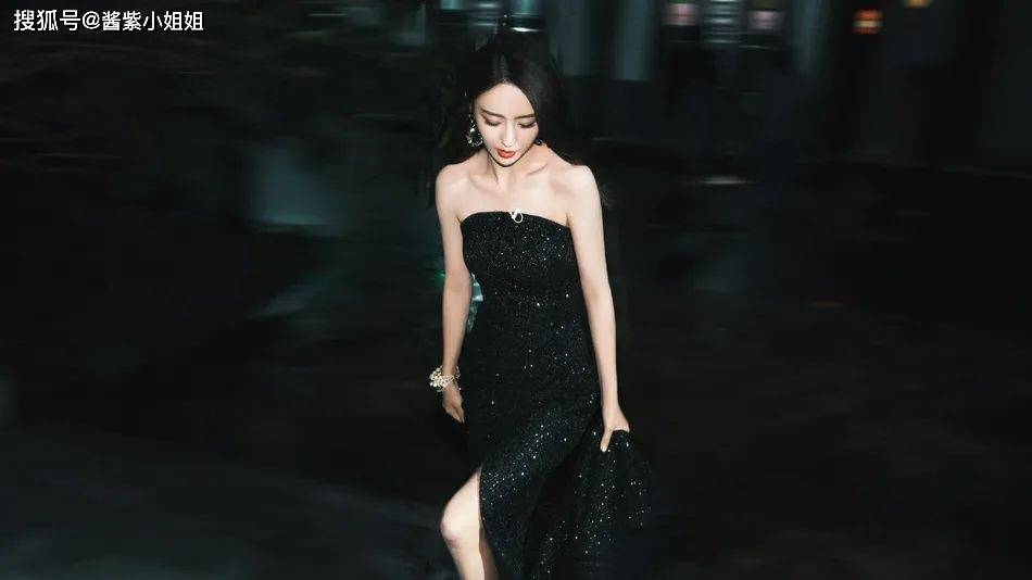 写真照 佟丽娅穿着抹胸亮片长裙超美艳！雪肤玉貌太性感迷人