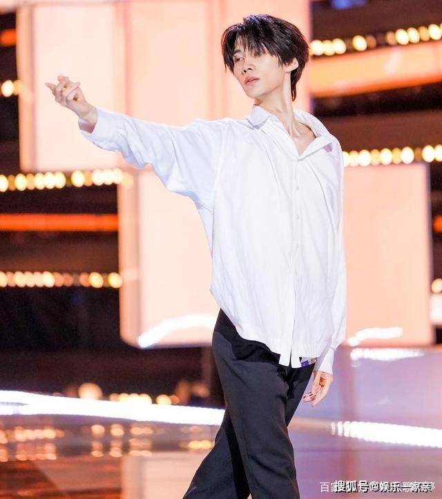 陈瑞丰创4跳芭蕾舞不过,陈瑞丰在《创造营》待的时间不长,他是以个人