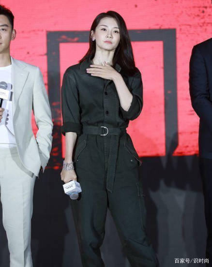 设计 苗苗不愧是天然气质美女，穿黑色工装也那么迷人，郑恺真有福气了