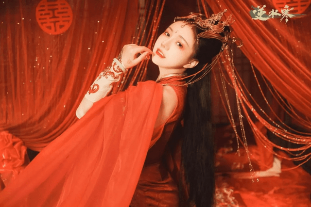 玩家|又抓住一枚逆水寒顶流女玩家，婚服被她穿得别番风情
