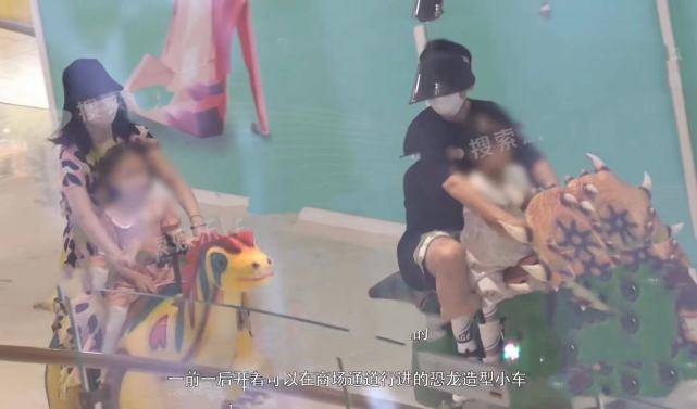 马尾 谢娜带娃外出不见张杰，跳跳俏俏穿同款衣服，扎着高马尾超可爱