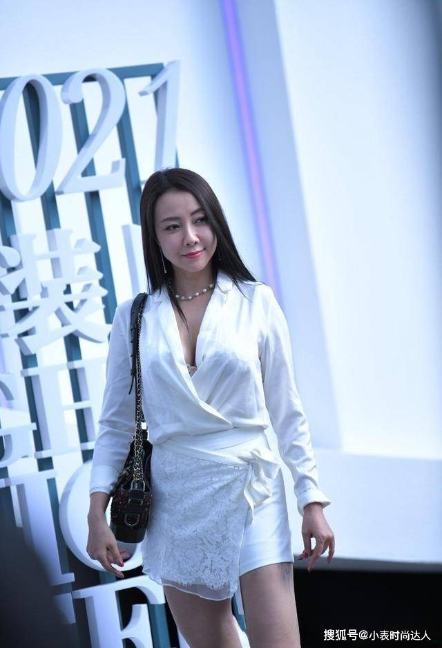 身材 舒服贴心的瑜伽裤穿搭一点也不张扬，展现你的靓丽气质，清新脱俗