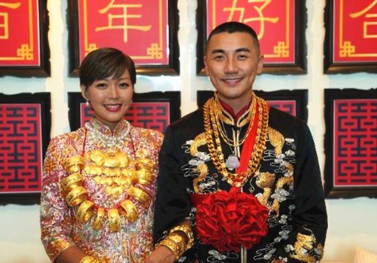 恭喜 33岁女星自曝预产期在12月 怀孕后不顾老公反对领养大狗 梁诺 新闻时间 恭喜 33岁女星自曝预产期在12月 怀孕后不顾老公反对领养大狗 梁诺 新闻时间