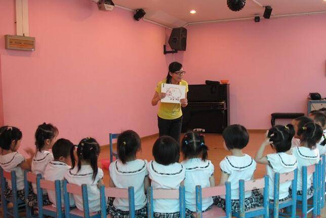 经济|公立幼儿园与私立幼儿园哪个好？两者差距真不小，但愿家长别选错