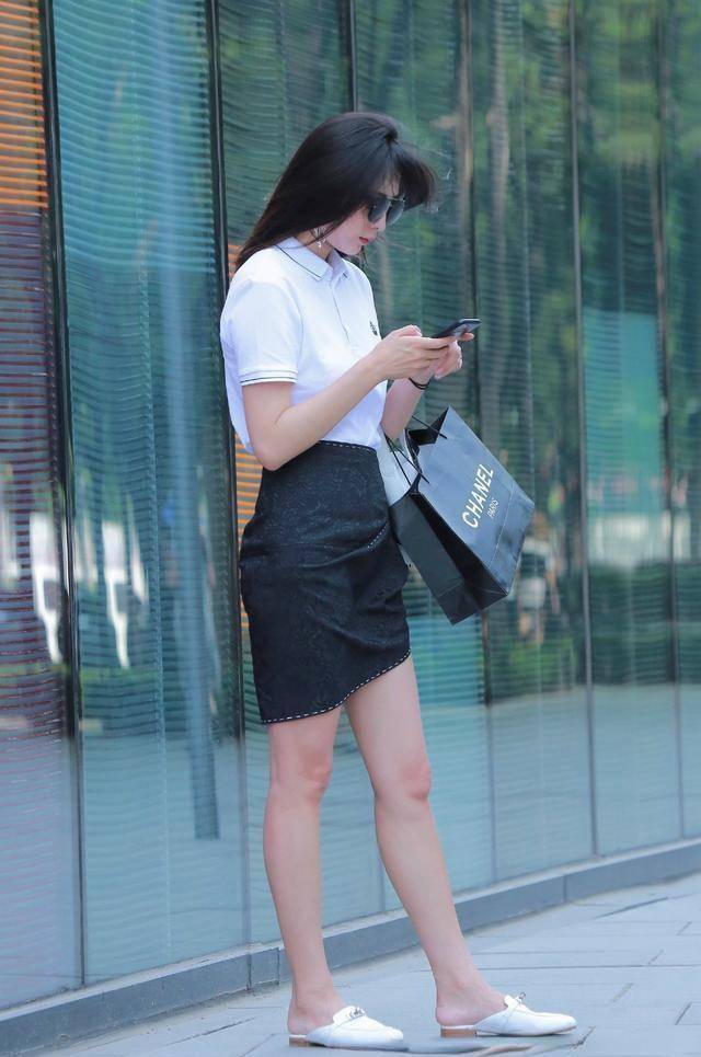 天鹅绒 凹凸紧致的瑜伽裤美女,才能避免单调无趣,超级吸睛