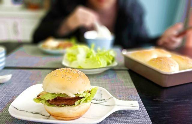 蔬菜|1片面包2种吃法,1种豪华1种香,6样早餐晒朋友圈,网友:太丰盛