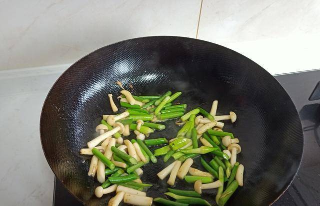 电饭煲|午餐4个菜发朋友圈，都夸太丰盛，尤其第1个，网友大赞：这招绝了