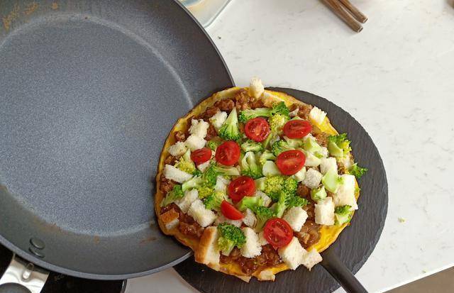 杂粮|1张大饼吃到撑,老两口的营养早餐走红,网友:1顿吃掉20种食材