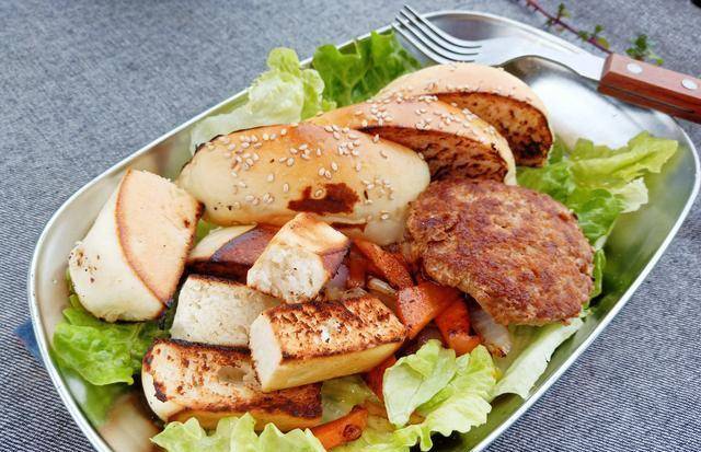 蔬菜|1片面包2种吃法,1种豪华1种香,6样早餐晒朋友圈,网友:太丰盛