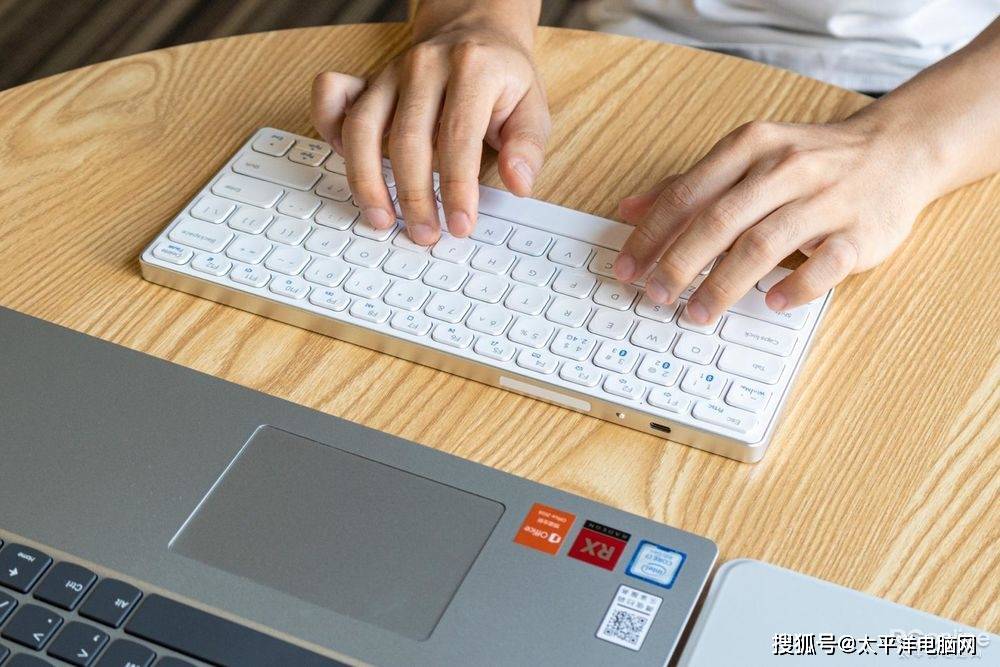 便携手感完美结合，78键位雷柏E9050G无线刀锋键盘评测