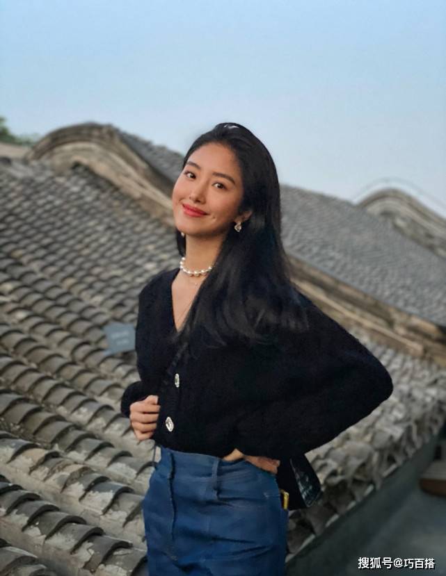 设计 杨采钰又成穿搭模板,“打底衫+长裤”,显高又气质