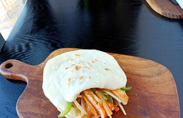 蔬菜|早餐吃口袋饼吧,想吃啥就装啥,不用油更健康,1分钟1个,简单