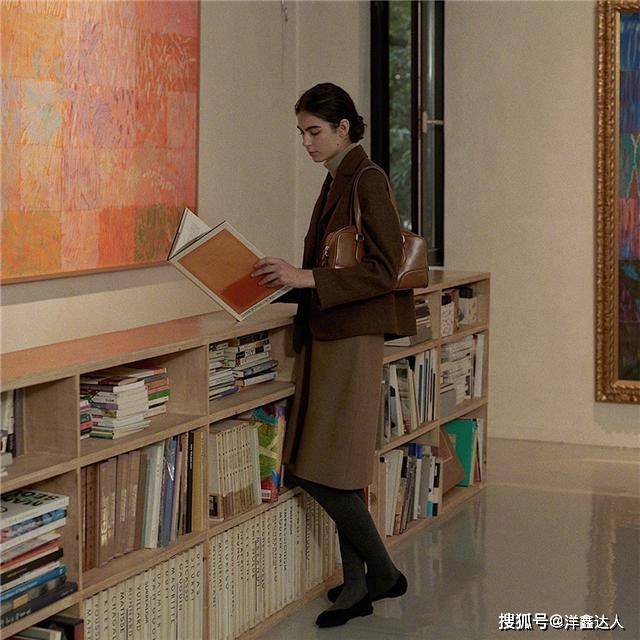 黑色 秋冬，学会这几种“丝袜”穿法，让你告别廉价臃肿感，穿出好气质