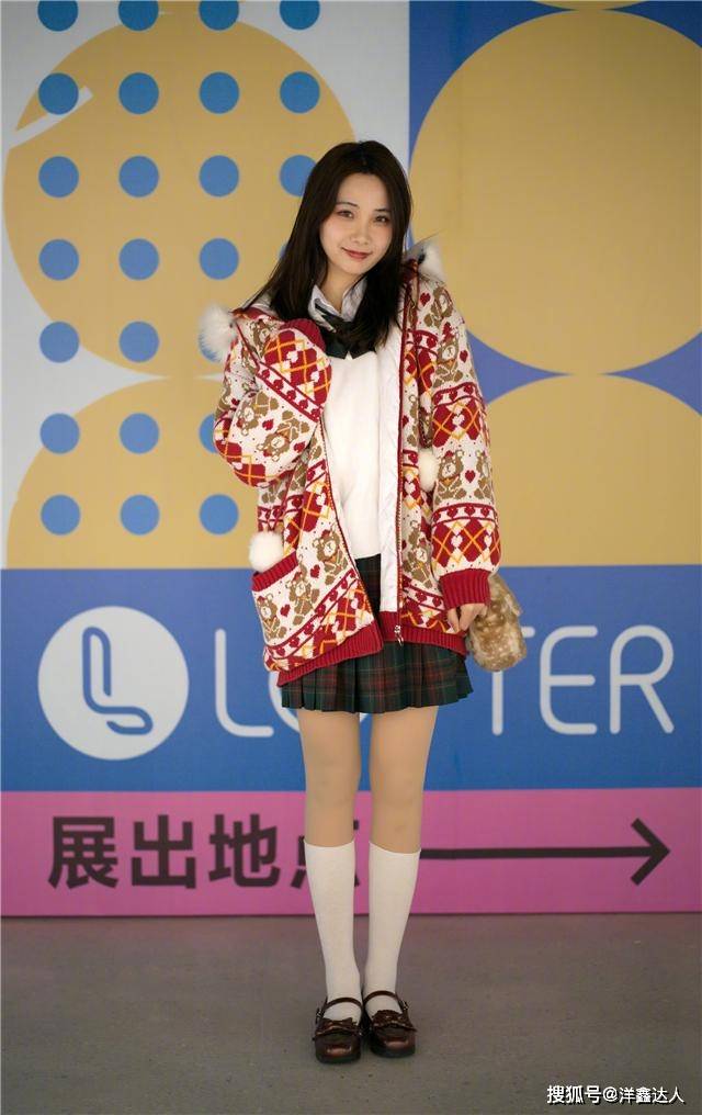 黑色 秋冬，学会这几种“丝袜”穿法，让你告别廉价臃肿感，穿出好气质