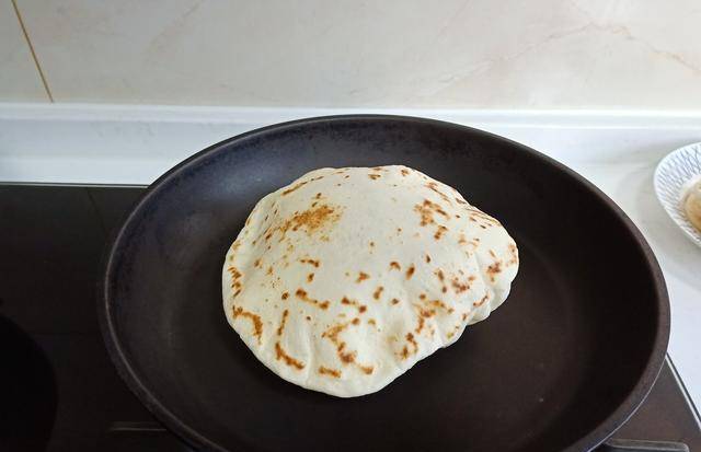 蔬菜|早餐吃口袋饼吧，想吃啥就装啥，不用油更健康，1分钟1个，简单