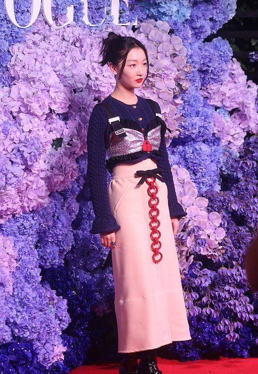 周冬雨 VOGUE红毯，杨幂童瑶换发型翻车，汤唯压轴性感出圈，宋佳胖变形