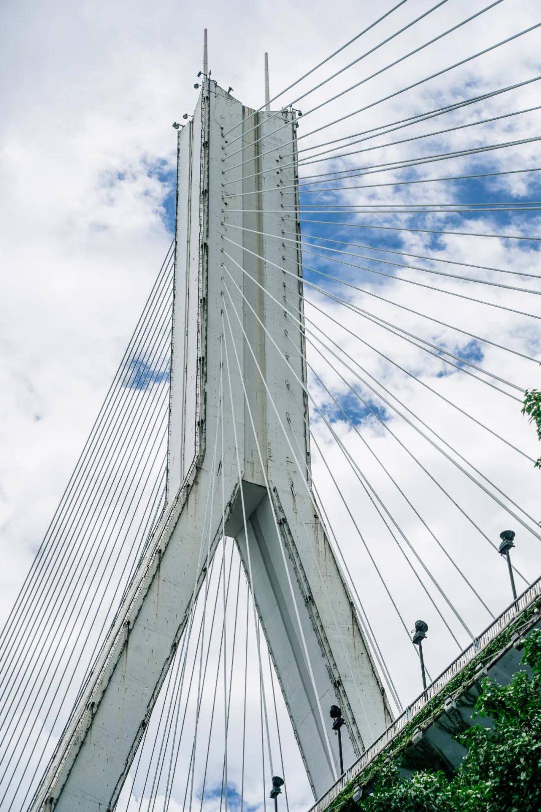 【携程攻略】广州海珠桥景点,海珠桥在广州也是一个比较受欢迎的景点，因为它是广州市第一座跨江桥…