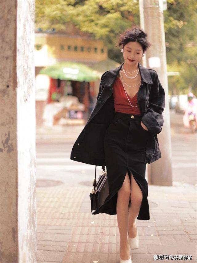 配饰 看了周慧敏80年代的穿搭,突然明白:当下的“网红风”到底输在哪