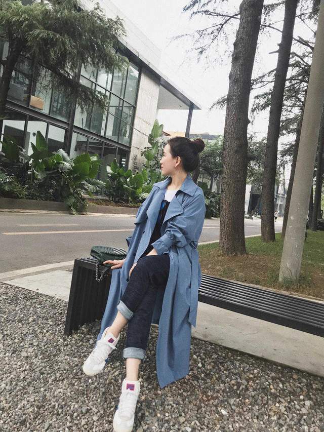 颜色 每一种风衣都有不同的搭配方法，也都有不同流行的颜色
