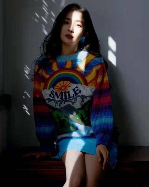 毛衣 秋天到了,又想起杨幂这组经典照片!毛衣配裙子,百看不厌啊